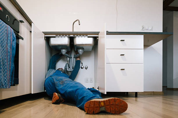 Professional Leak Detection technician working in Henry, IL